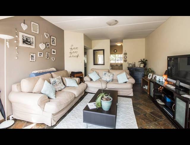 2 BEDROOM TOWNHOUSE RENTED IN NORTH RIDING
